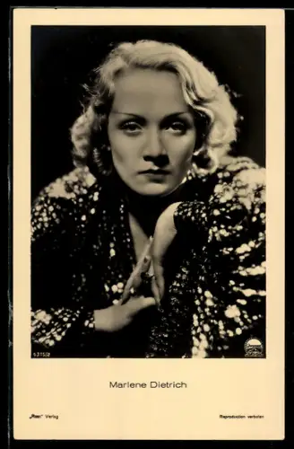 AK Schauspielerin Marlene Dietrich nach vorn blickend