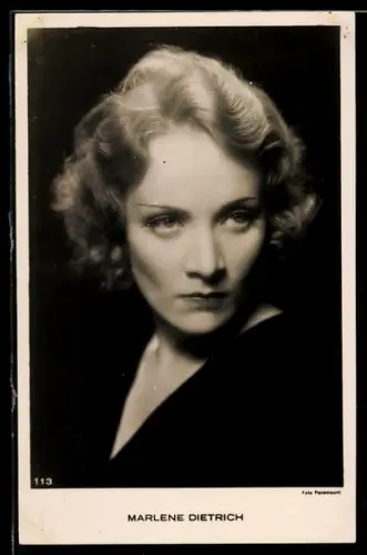 AK Marlene Dietrich, Schauspielerin mit kühlem Blick