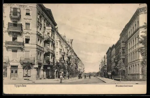 AK Berlin-Spandau, Bismarckstrasse mit Wohnhäusern