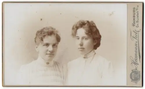 Fotografie Hermann Tietz, Hamburg, Gr. Burstah 12/14, Porträt zweier Frauen