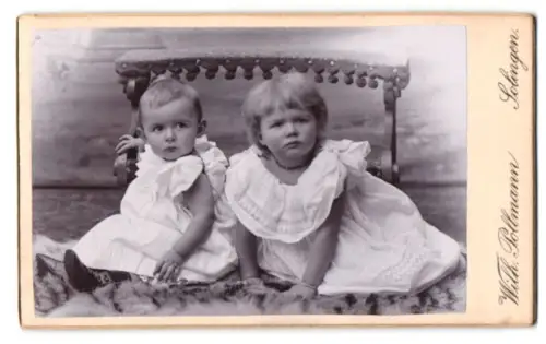 Fotografie Wilh. Pollmann, Solingen, Weyersberger Str. 2, Zwei Kinder in weissen Kleidern