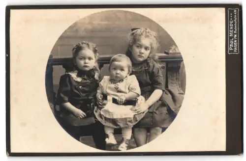 Fotografie Paul Mende, Hagen, Bahnhofstr. 46, Drei Kinder in feiner Kleidung