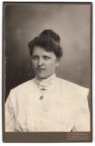 Fotografie J. Hartmann, Bayreuth, Luitpoldplatz, Portrait einer Dame