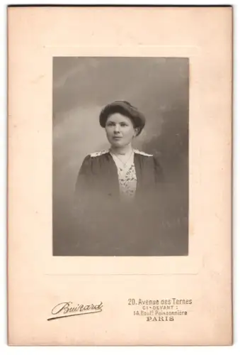 Fotografie Buizard, Paris, Avenue des Ternes 20, Porträt einer Frau