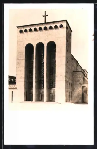 AK Frankfurt-Bockenheim, Portal der kath. Frauenfriedenskirche, Zeppelin-Allee 99