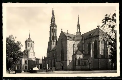 AK Bühl i. Baden, Rathaus mit Kirche, Kriegerdenkmal