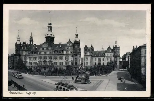 AK Darmstadt, Schloss mit Strassenbahnen