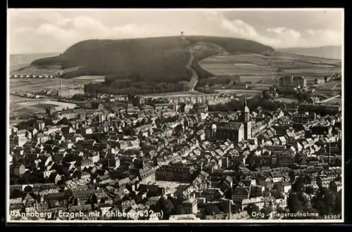 AK Annaberg /Erzgeb., Teilansicht mit Kirche und Pöhlberg, Fliegeraufnahme
