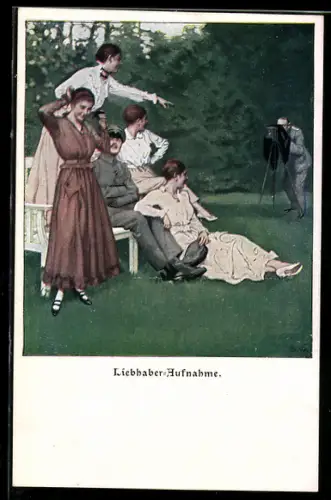 Künstler-AK Brynolf Wennerberg: Fotoapparat, Soldat wird mit seinen Liebhaberinnen aufgenommen