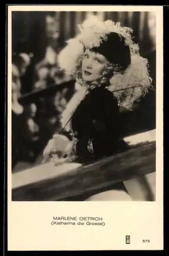 AK Schauspielerin Marlene Dietrich im Kostüm als Katharina die Grosse