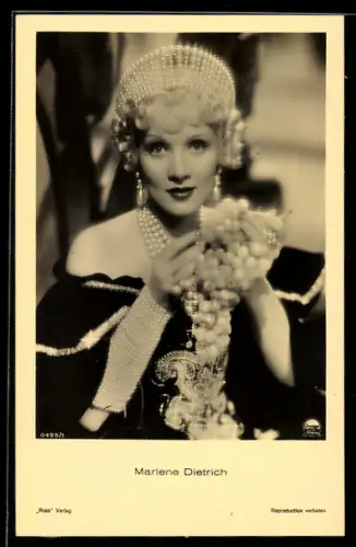 AK Schauspielerin Marlene Dietrich mit Diadem