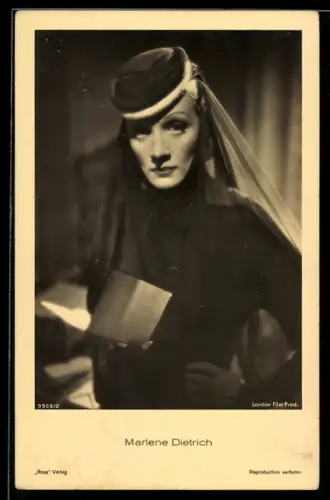 AK Schauspielerin Marlene Dietrich mit schwarzen Schleier