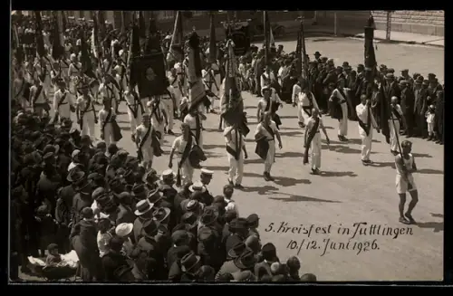 AK Tuttlingen, 5. Kreisfest-Turnfest 1926, Parade mit Turnvater Jahn-Bildnis