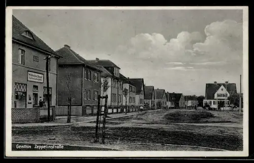 AK Genthin, Partie in der Zeppelinstrasse mit Kolonialwarenhandel, Inh. Wilhelm Senf