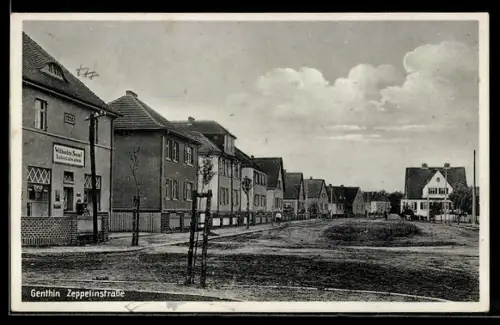 AK Genthin, Partie in der Zeppelinstrasse mit Kolonialwarenhandel, Inh. Wilhelm Senf