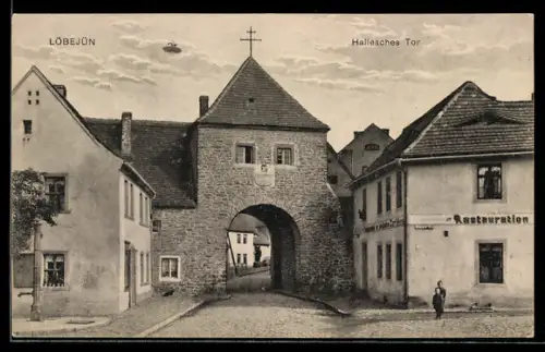 AK Löbejün, Hallesches Tor mit Restaurant