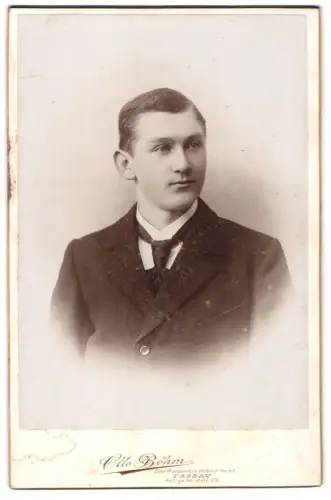 Fotografie Otto Böhm, Passau, Heilige Geiststrasse 379, Portrait eines jungen Mannes