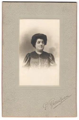 Fotografie P. Grandjean, Paris, Rue du Château d`Eau 24, Porträt einer Dame