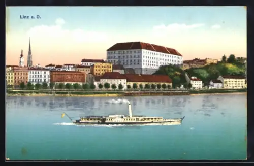 AK Linz / Donau, Dampfer mit qualmendem Schonrstein in voller Fahrt