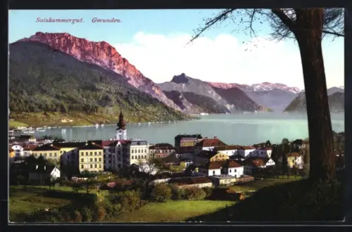 AK Gmunden /Salzkammergut, Ortsansicht mit See- u. Bergblick aus der Vogelschau