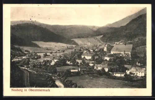 AK Neuberg in Obersteiermark, Ortsansicht gegen die Berge