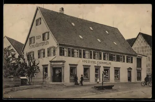 AK Tuningen /Württ., Eisen-, Colonial- u. Baumaterialien Hans Strobel, Panoramaansicht mit Brunnen