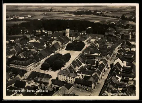 AK Tirschenreuth /Bayer. Ostmark, Fliegeraufnahme, Teilansicht mit Kirche und Umgebung
