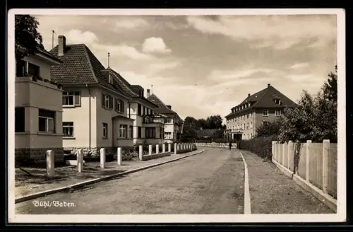 AK Bühl /Baden, Partie in der Karl Reinfried-Strasse mit Veronika-Heim
