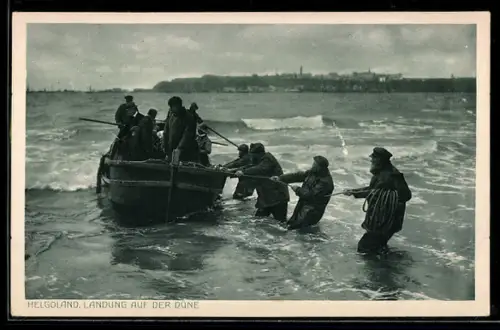 AK Helgoland, Ruderboot landet auf der Düne, Fotograf F. Schensky