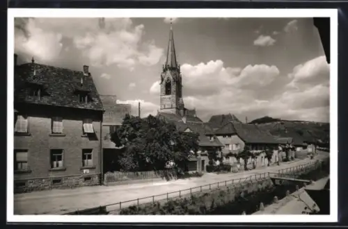 AK Steinbach bei Bühl, Kirche mit Strassenpartie