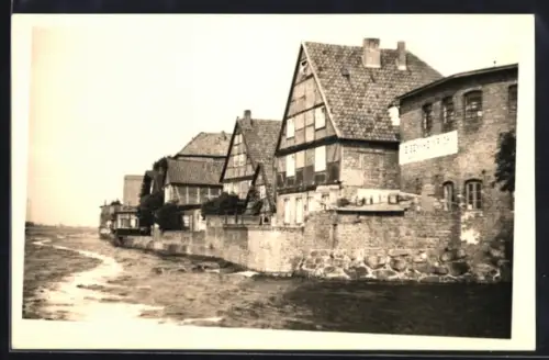 Foto-AK Lauenburg /Elbe, Fachwerkhäuser am Elbufer
