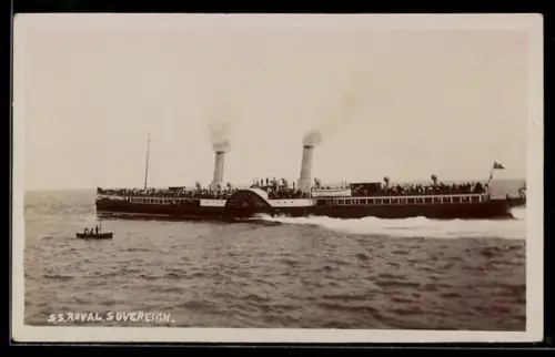 Foto-AK Raddampfer Royal Sovereign hohe Fahrt laufend, Passagierschiff