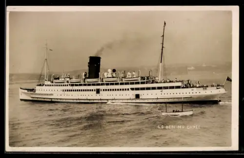 AK Britisches Passagierschiff S.S. Ben My Chree vor der Küste