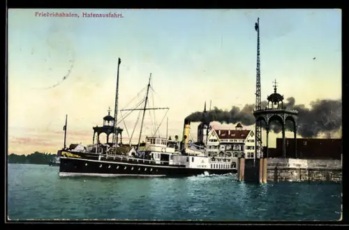 AK Friedrichshafen, Hafenausfahrt mit auslaufendem Dampfer Kaiser Franz Joseph, Bodensee
