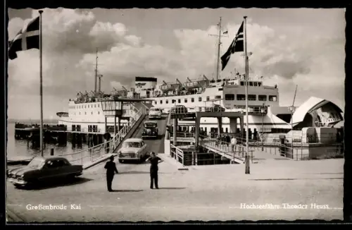 AK Grossenbrode Kai, Hochseefähre Theodor Heuss mit geöffneter Bugklappe, Fährschiff