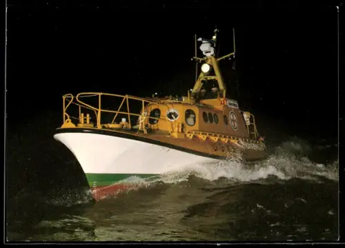 AK Strandrettungsboot Siegfried Boysen nachts in Fahrt, Seenotrettung