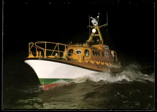 AK Strandrettungsboot Siegfried Boysen nachts auf Einsatzfahrt, Seenotrettung