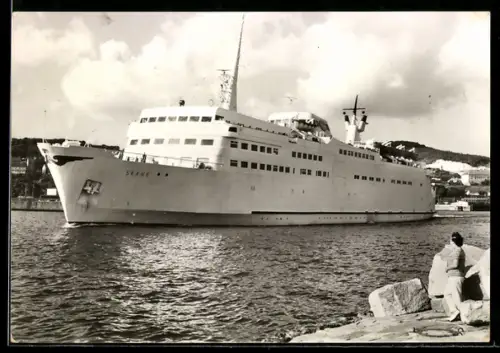 AK Schwedisches Fährschiff Skane läuft aus dem Hafen von Sassnitz aus