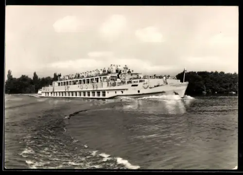 AK Luxusfahrgastschiff Bertolt Brecht der Weissen Flotte Berlin
