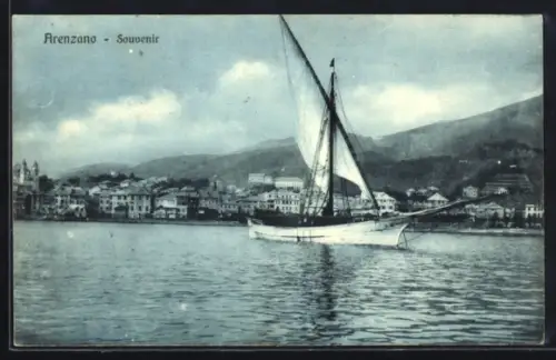 AK Arenzano, Panorama mit Segelboot