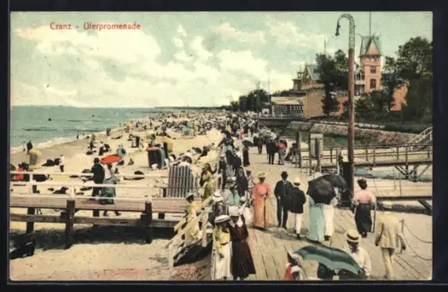 AK Cranz, Uferpromenade, Urlauber am Strand