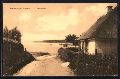 AK Randershof /Flensburger Föhrde, Ortspartie mit Hütte und Blick zum Wasser
