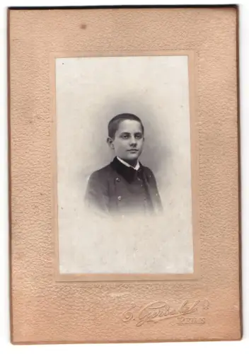 Fotografie E. Gerschel, Reims, Porträt eines Jungen in Uniform