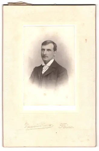 Fotografie Raphael Royer, Nimes, Porträt eines eleganten Herrn