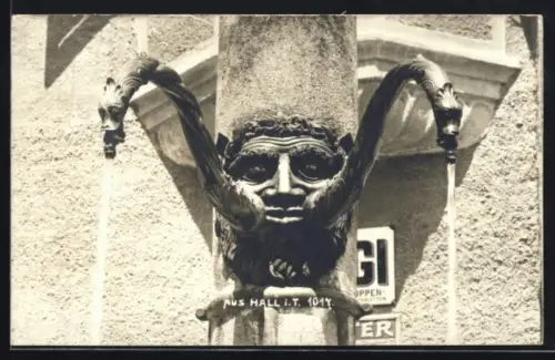 AK Hall i. T., Wasserspeier an einer Hausfassade