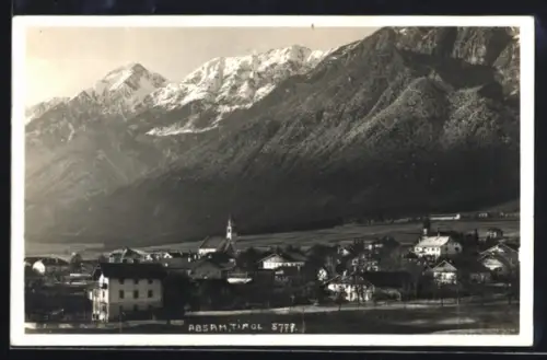 AK Absam /Tirol, Teilansicht mit Kirche