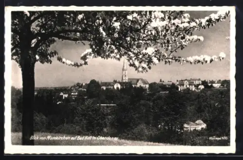 AK Bad Hall in Oberdonau, Blick von Pfarrkirchen auf den Ort mit Kirche