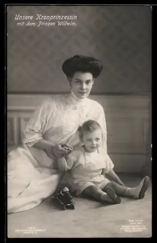 AK Kronprinzessin Cecilie mit ihrem Sohn Wilhelm