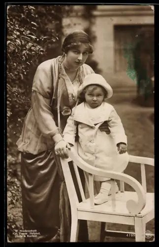 AK Prinzessin August Wilhelm von Preussen mit ihrem Sohn