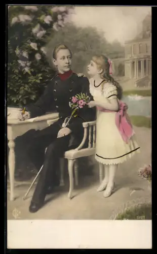 AK Kronprinz Wilhelm von Preussen am Tisch, Mädchen mit Blumenstrauss